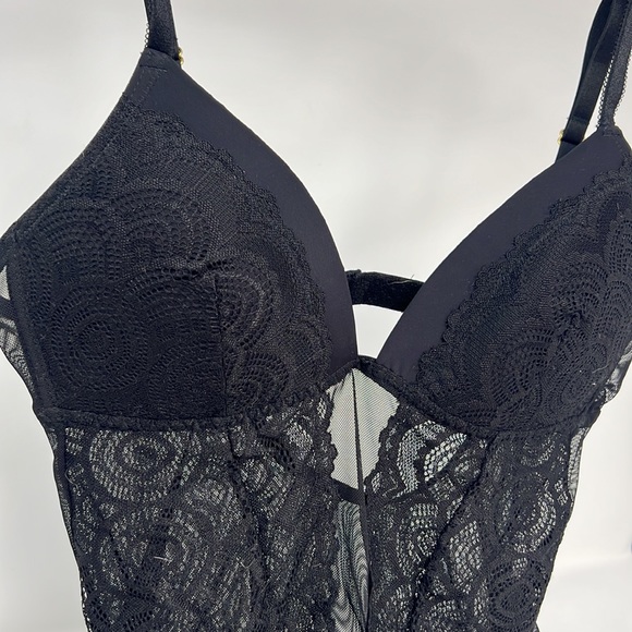 black lace and mesh bodysuit - Picture 2 of 5